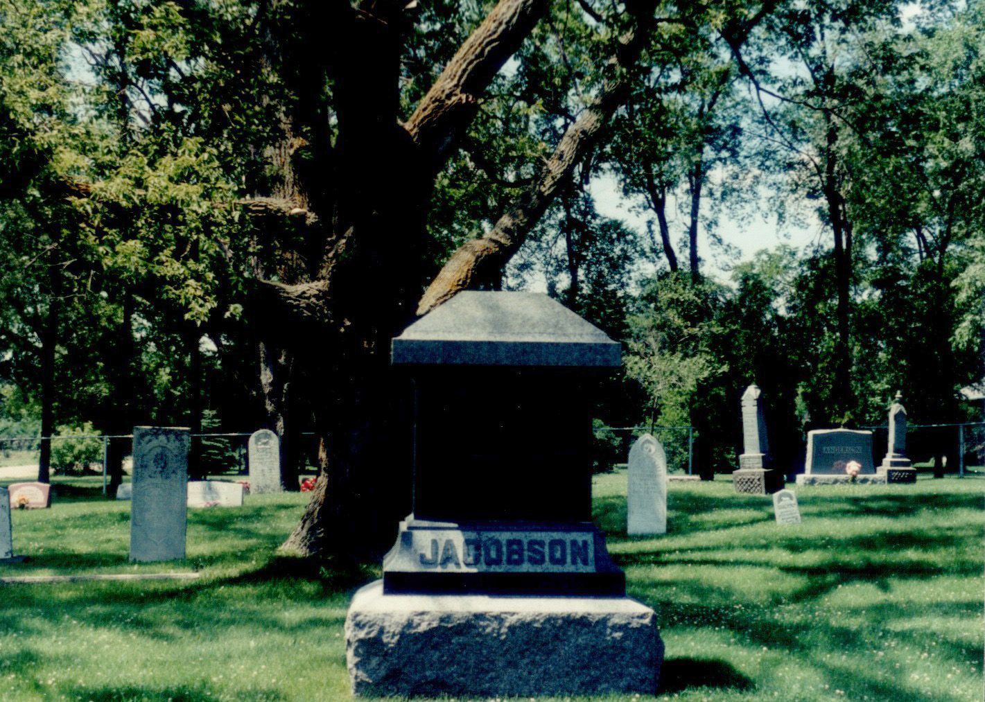 Holden West Cemetery - with the Jacobsen marker  --  med Jacobsens gravstein.